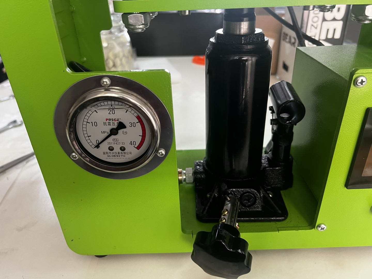 how to add oil on rosin heat press machine AP1905